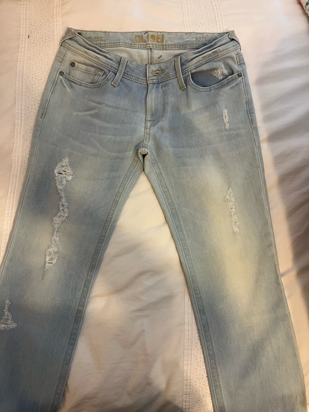Women’s DL 1961 light wash denim jeans size 29.